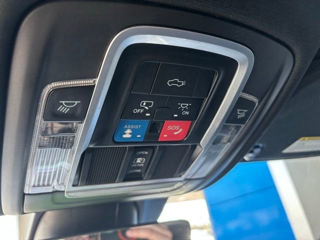 2022 RAM 1500 Limited Crew Cab 4x4 5'7" Box