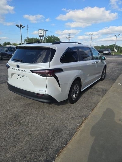 2025 Toyota Sienna XLE