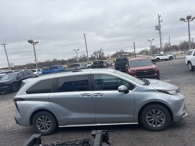 2023 Toyota Sienna XLE