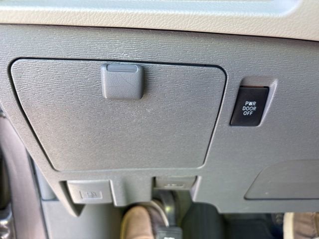 2017 Toyota Sienna XLE 8 Passenger