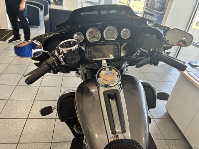 2014 HARLEY-DAVID FLHTK Base