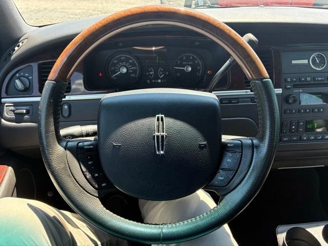 2006 Lincoln Town Car Signature Limited
