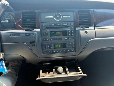 2006 Lincoln Town Car Signature Limited