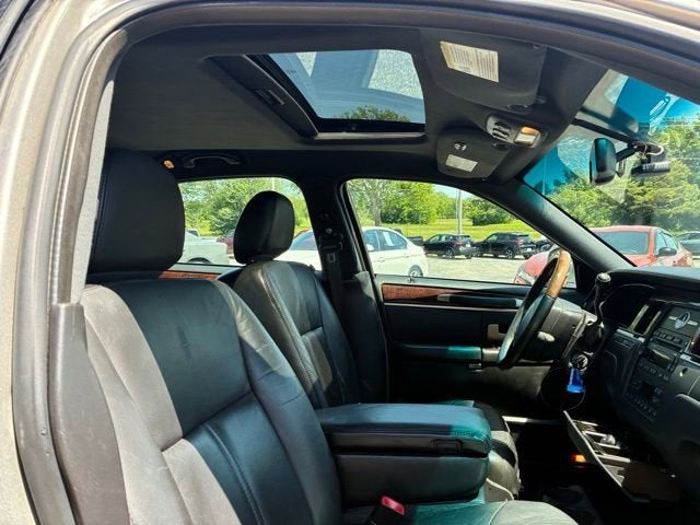 2006 Lincoln Town Car Signature Limited