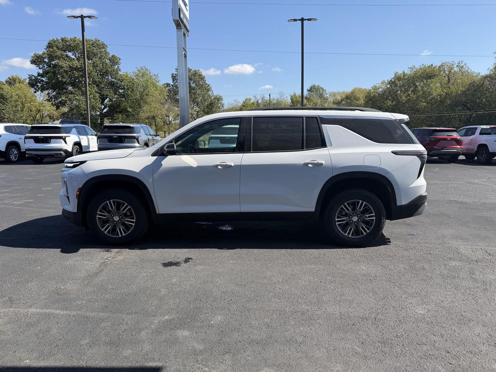 2024 Chevrolet Traverse Base