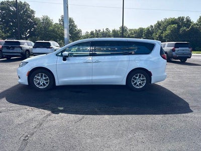 2022 Chrysler Voyager LX