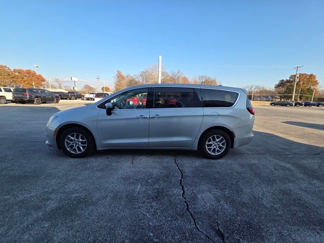 2022 Chrysler Voyager LX